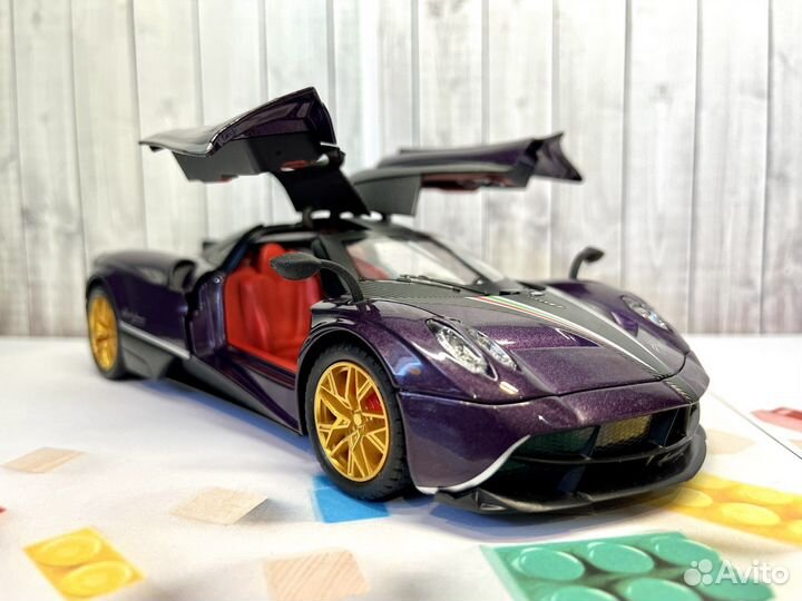 Pagani Huayra Roadster 1:24 металлическая машинка