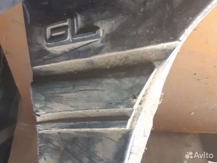 Крыло переднее правое