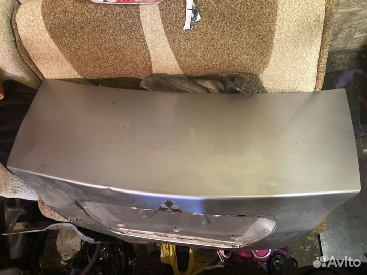 Крышка богажника lancer 9