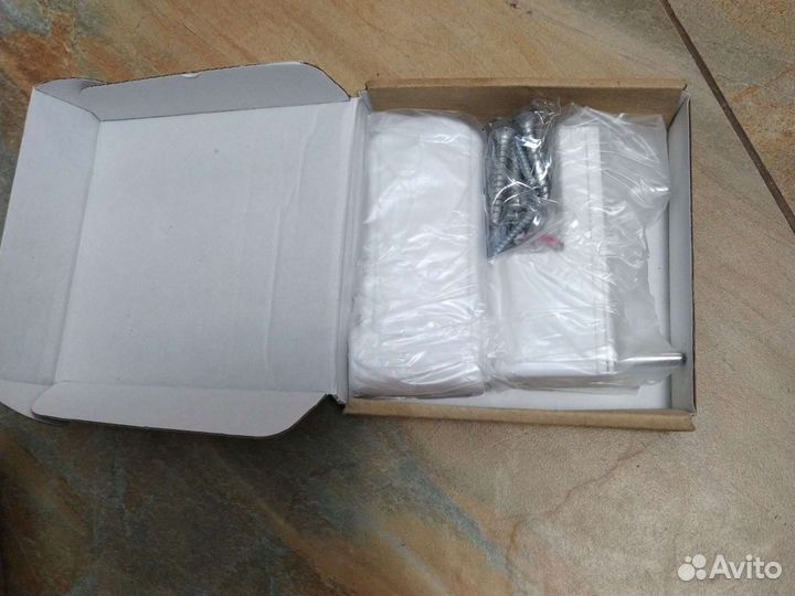 Петля для металлопластиковой двери