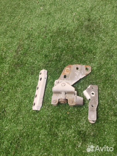 Петли двери задние левые Nissan Elgrand GF-alwe50