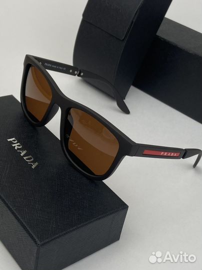 Солнцезащитные очки prada