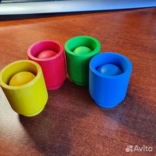 Сортер. Шарики в стаканчиках