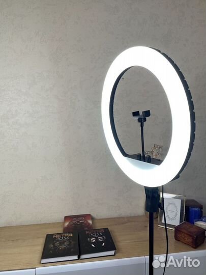 Кольцевая лампа RL18 профессиональная