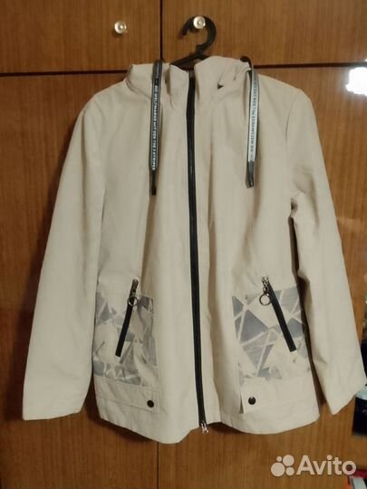 Ветровка женская