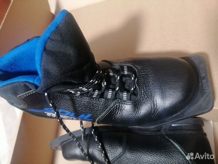 Лыжные ботинки