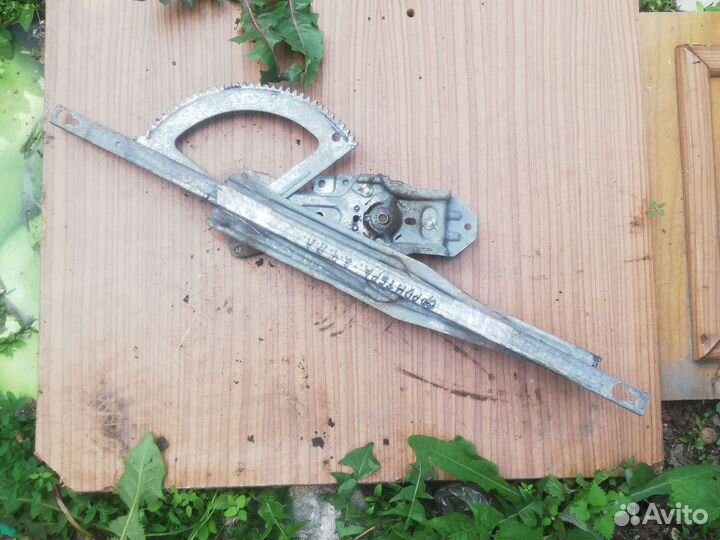 Стеклоподъемник двери Опель Фронтера А