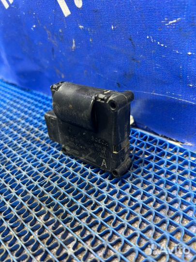 Моторчик заслонок отопителя Audi A6C6 седан 2005