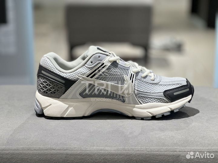 Кроссовки Nike Air Zoom Vomero 5