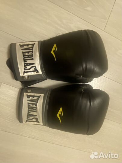 Боксерские перчатки 10 oz Everlast