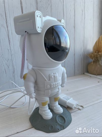 Проектор космонавт