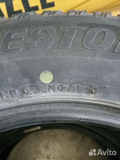 Bridgestone Blizzak Spike-01 215/65 R16 98T