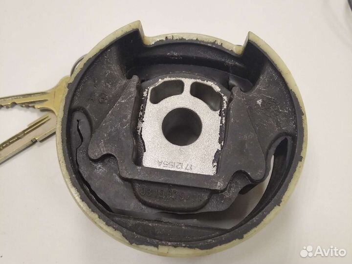 Подушка двигателя vag skoda шкода