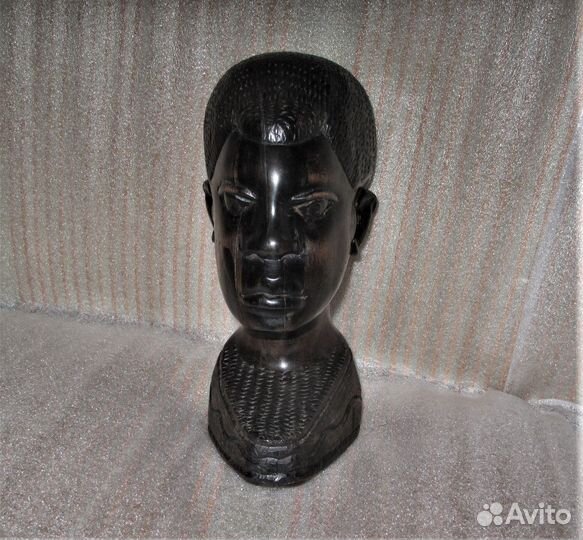 Бюст африканского мальчика из дерево