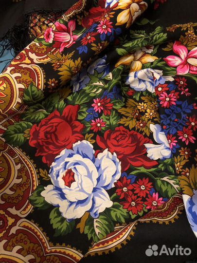 Шаль Белые розы 18 новая с бирками печать 20 г