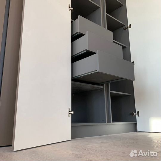 Шкаф встроенный без ручек