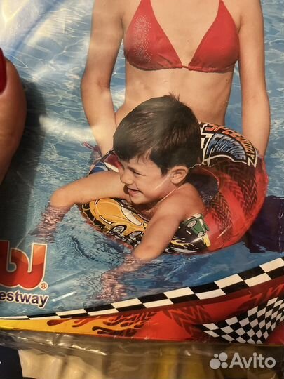 Спасательный надувной жилет Intex и круг