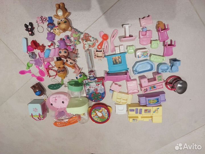 Игрушки пакетом 300. Большой кейс для мелочи