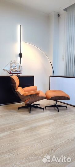 Кресло Eames в редком апельсиновом цвете