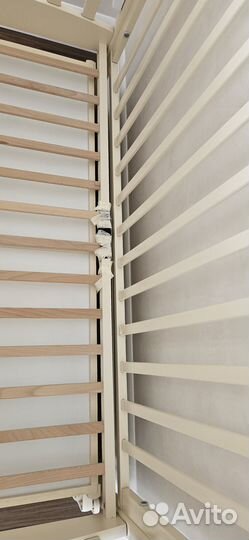 Детская кроватка с универсальным маятником