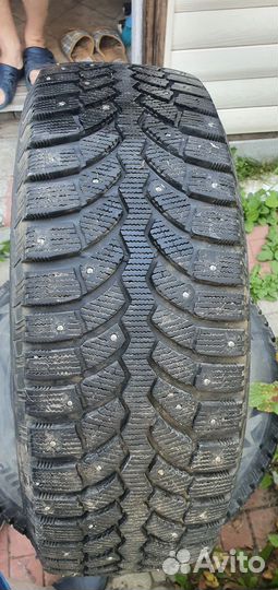 Bridgestone Blizzak Spike-01 215/65 R16