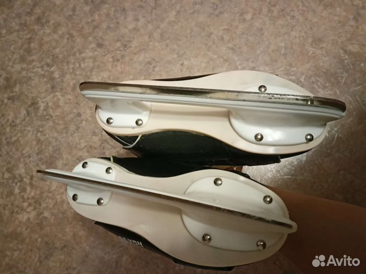 Коньки хоккейные