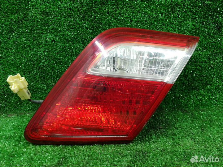 Фонарь крышки багажника правый Toyota Camry XV40