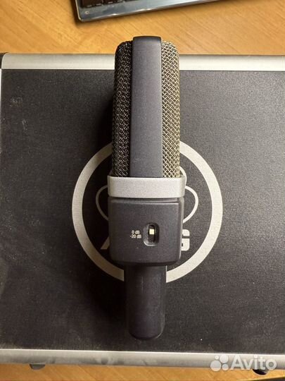 Студийный микрофон AKG C214