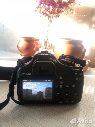 Зеркальный фотоаппарат Canon EOS1100D