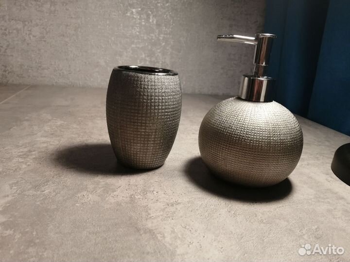 Набор для ванны зубной пасты, щёток и жидкого мыла