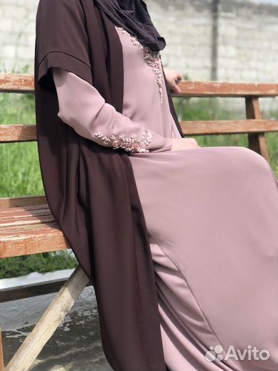 Платье с накидкой