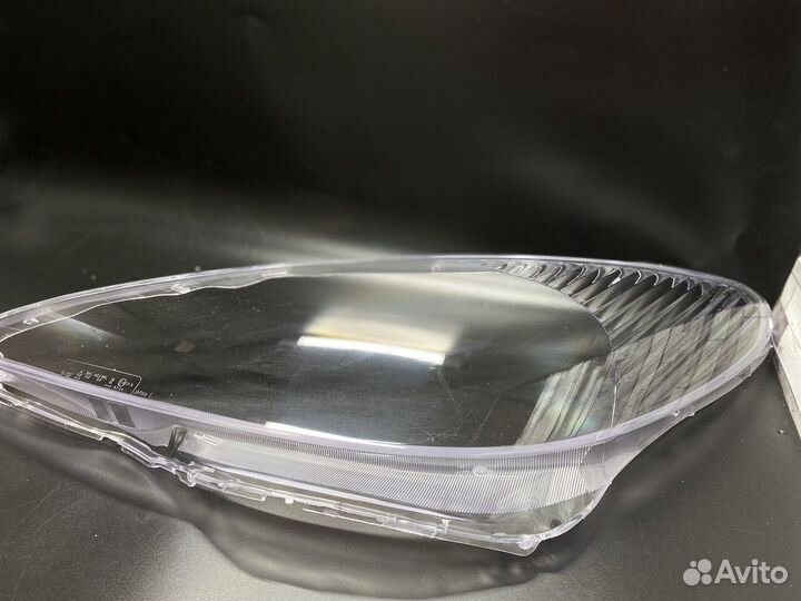 Стекло фары Toyota Estima II (2000-2003гг.)