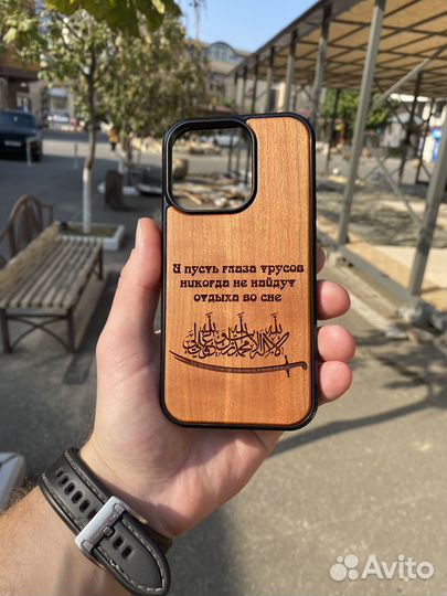 Деревянный чехол на iPhone