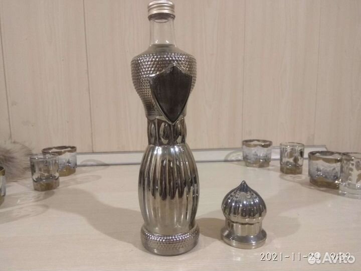 Бутылка со стопками