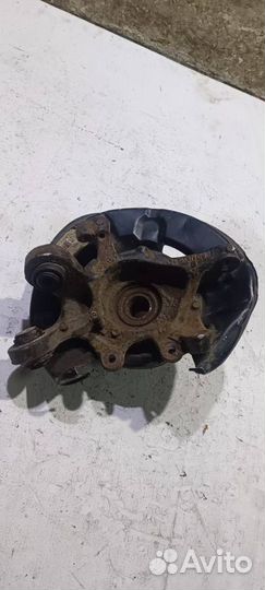 Кулак задний левый бмв