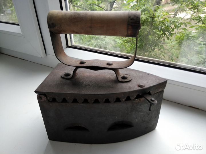 Антикварный Угольный Утюг