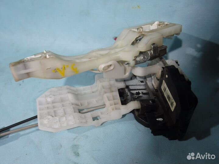 Замок двери задний левый Hyundai IX55