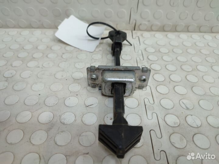 Ограничитель двери задний Mazda 3 BK 2003-2009