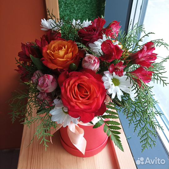 Магазин цветов Живые цветы в коробке