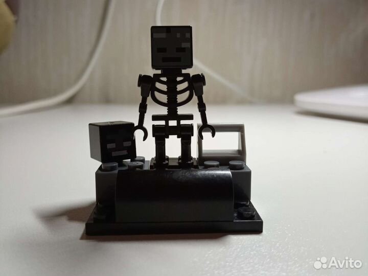 Продам оригинальную фигурку Визера Lego Minecraft