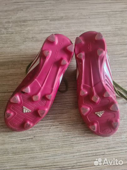 Футбольные бутсы adidas