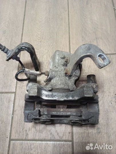 Суппорт тормозной задний правый Honda Civic