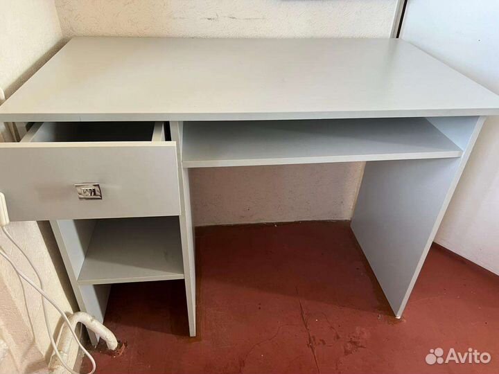 Письменный стол