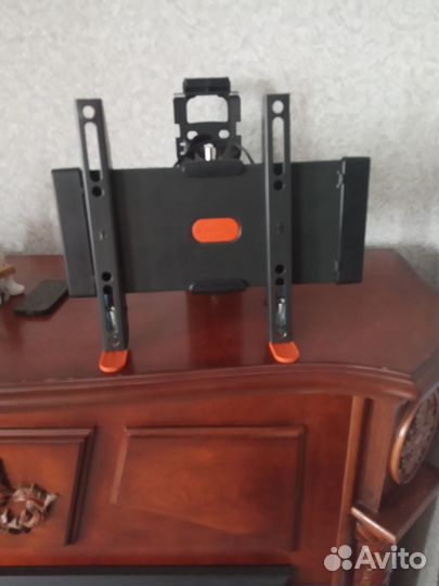 Кронштейн для телевизора на стену