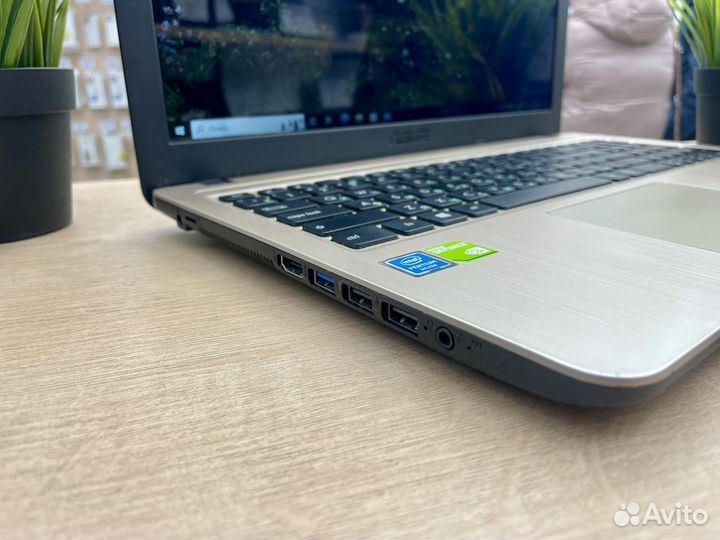 Ноутбук Asus 4ядра / Nvidia 2Gb/ SSD