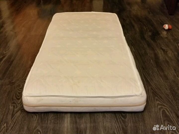 Детская кровать с матрасом