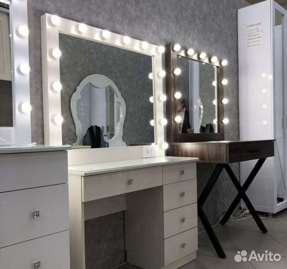 Туалетный столик с подсветкой