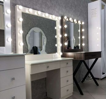 Туалетный столик с подсветкой