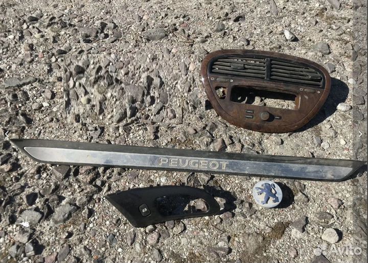 Рамка центральной консоли на Пежо 607 2001г