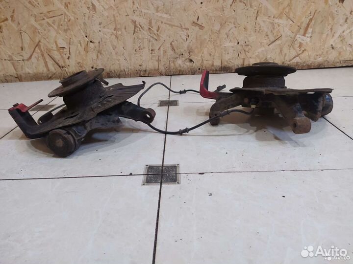 Поворотный кулак передний левый Mercedes-Benz W163